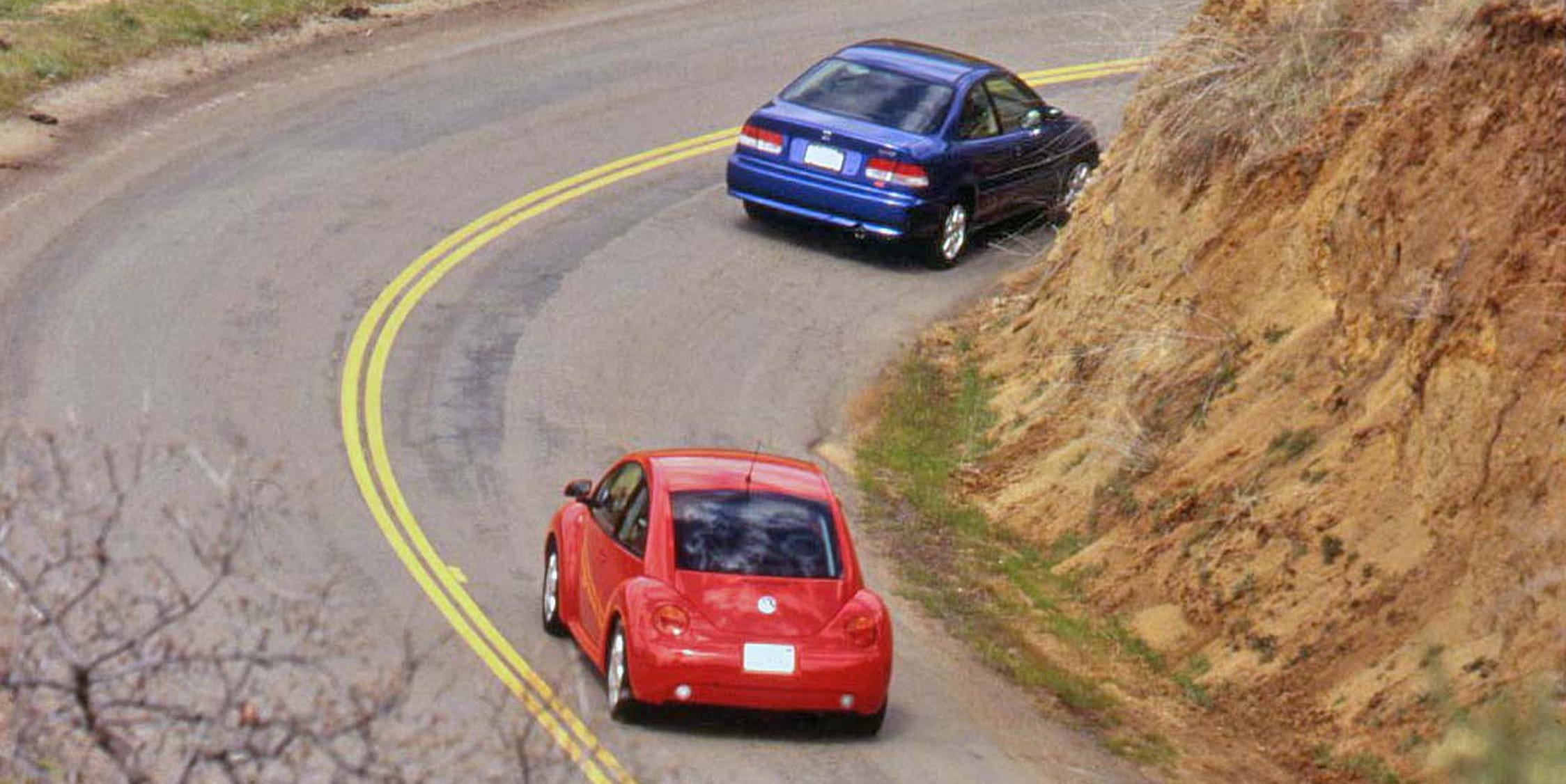 استعراض تفصيلي لسيارتي هوندا سيفيك 1999 وفولكس فاجن بيتل 1.8T